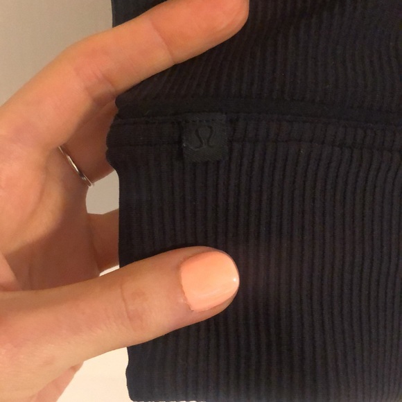 Lululemon bra with removable padding - Picture 4 of 5